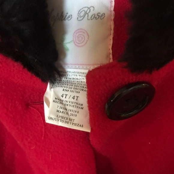 Size4 girls  red coat fleece with velvet terriors - Picture 3 of 4